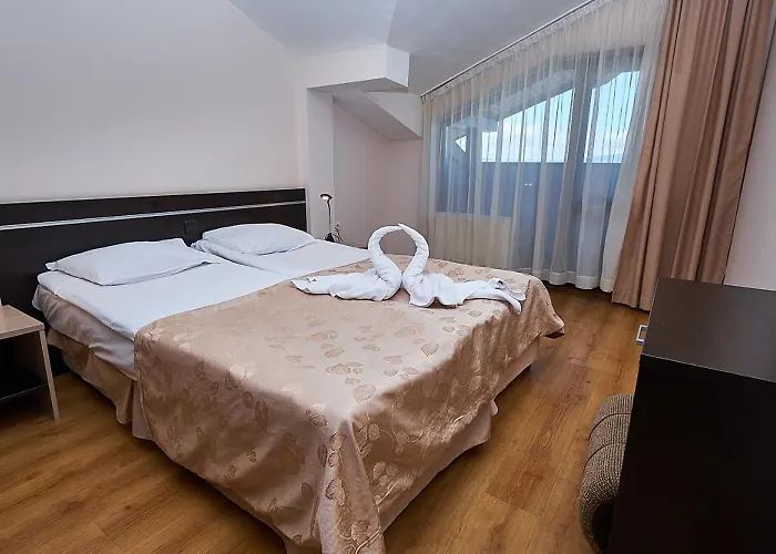 Отель Bansko Holiday Apartments 3*